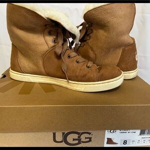 Women’s size 8 UGG croft boot in chestnut